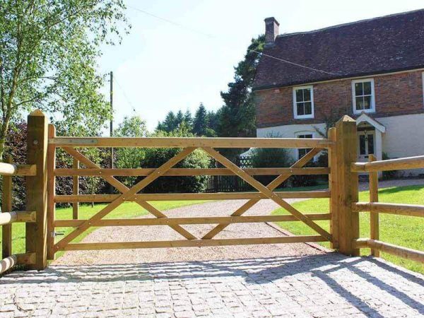 Garden Fencing, Durapost, Gravel Boards, Gates, Sky Fencing