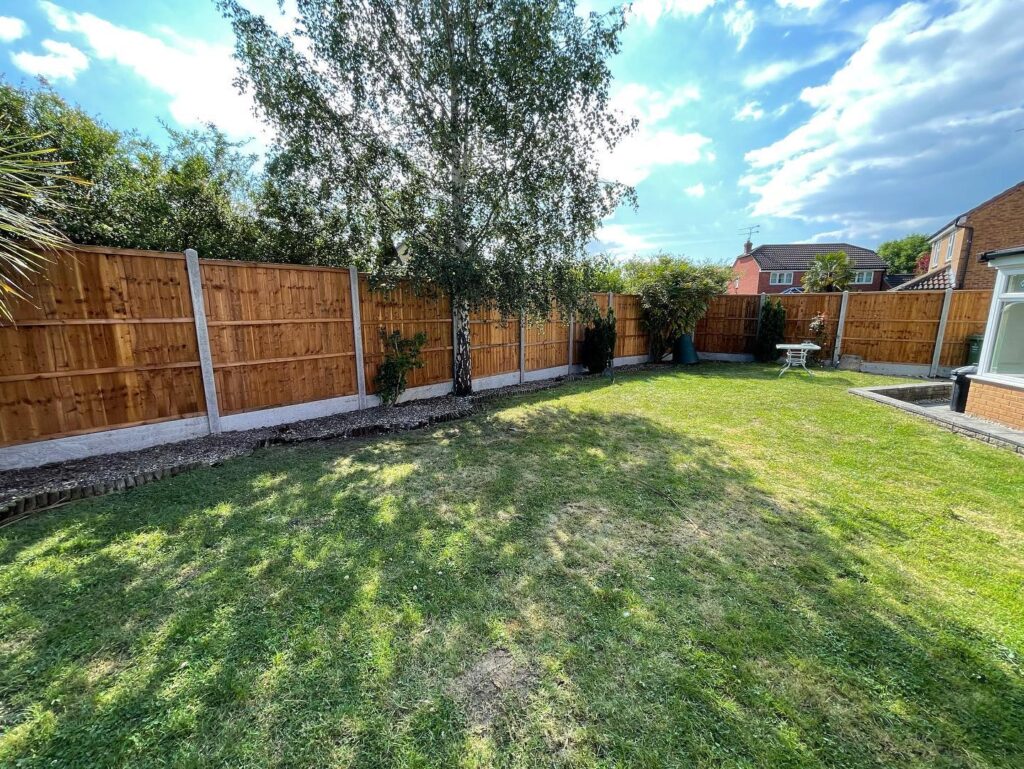 Garden Fencing, Durapost, Gravel Boards, Gates, Sky Fencing
