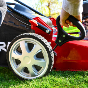 Cobra 46cm Self Propelled Petrol Lawnmower - M46SPCVX - Image 9