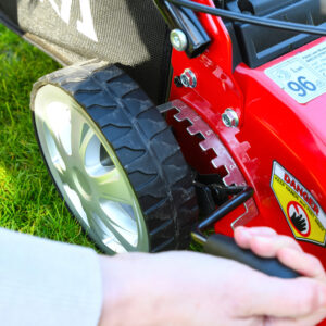 Cobra 46cm Petrol Lawnmower - M46CVX - Image 4